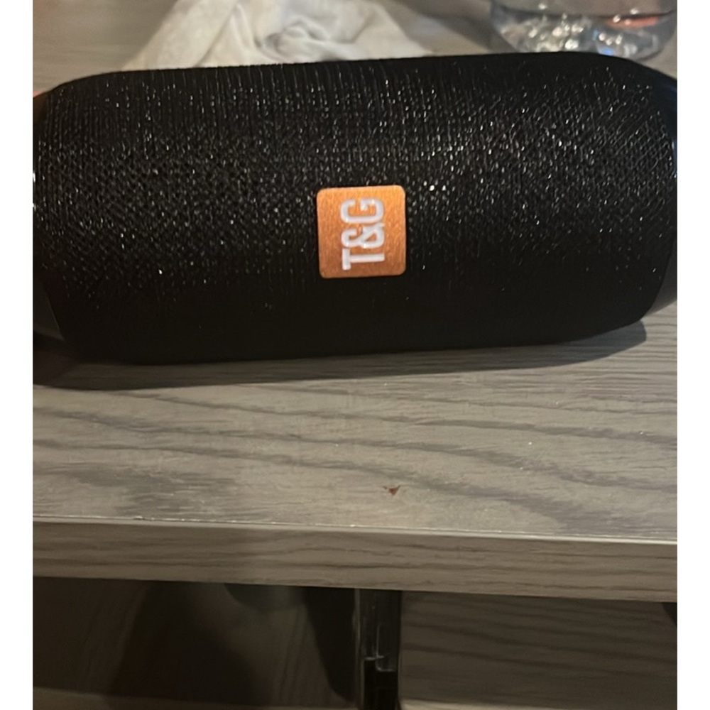 Black speaker